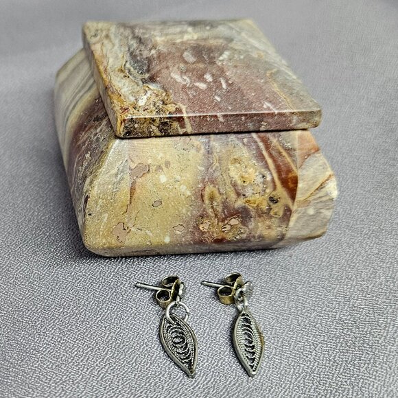 Silver Tone Marque shape, Swirled Earrings, flower post, Vintage (90s) - 1" - Picture 4 of 5